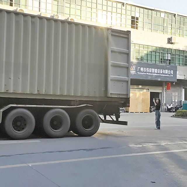 تأكيد التفاصيل حول ملء آلة وضع العلامات مع العملاء من خلال الفيديو