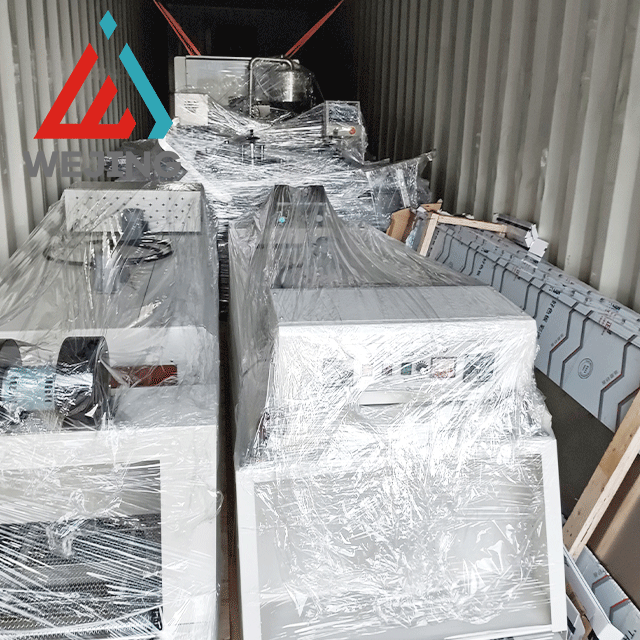 ملء آلة وضع العلامات والشحن