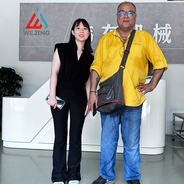 لقد توصلت Weijing إلى اتفاقية تعاون تصدير مع العملاء الأجانب لآلات وضع العلامات على ماكينات التعبئة