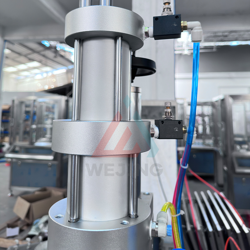 آلة تعبئة وختم غاز الهباء الجوي BOV شبه الأوتوماتيكية ذات التحكم الهوائي