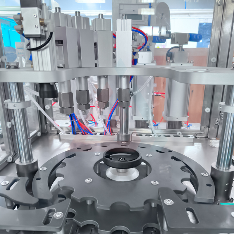 خط آلة تعبئة الهباء الجوي الأوتوماتيكي من النوع الأساسي 