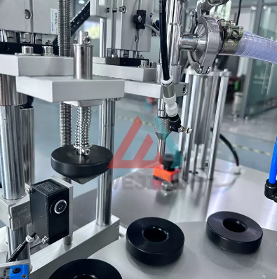 آلة تعبئة وختم الأنبوب