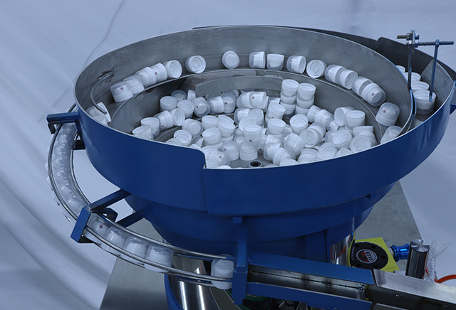 Aerosol-can-outer-cappic-machine22